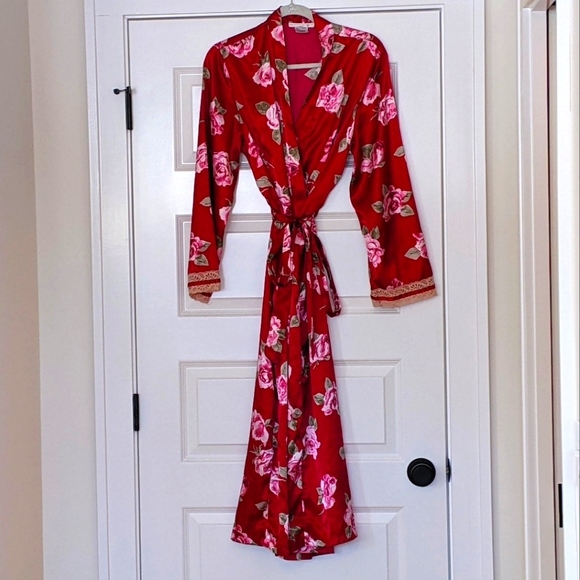 California Dynasty Intimates & Sleepwear Vintage Floral Satin Robe